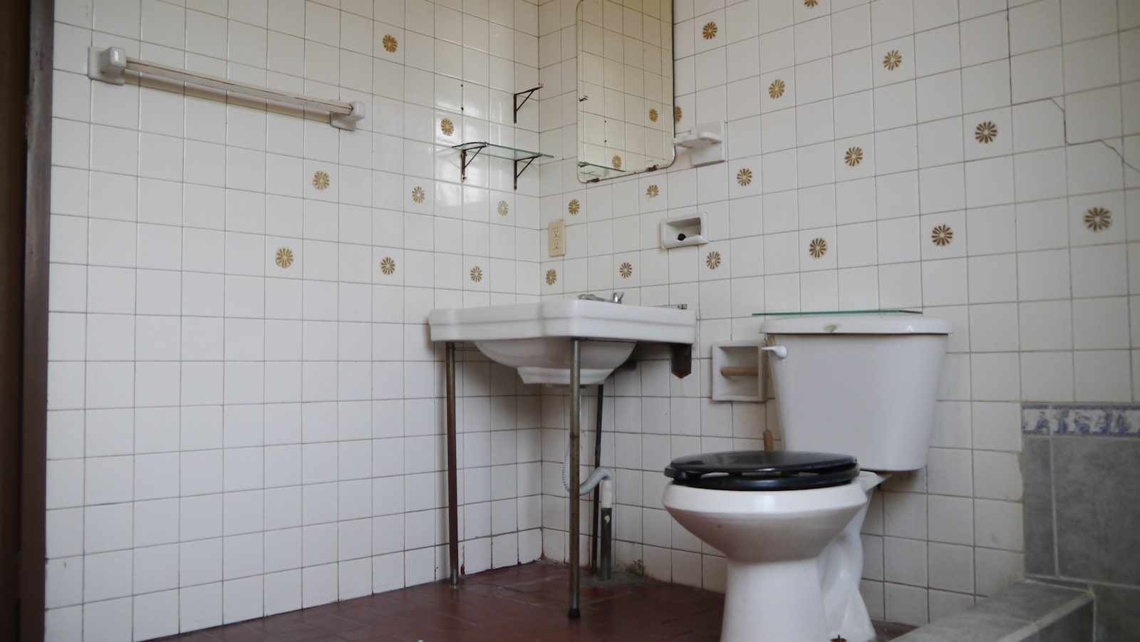 Salle de bain refaite à neuf — avant